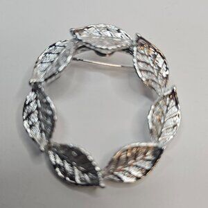Gerry's Circle Leaves Vintage Wreath Brooch Silver Tone Marked Pin
